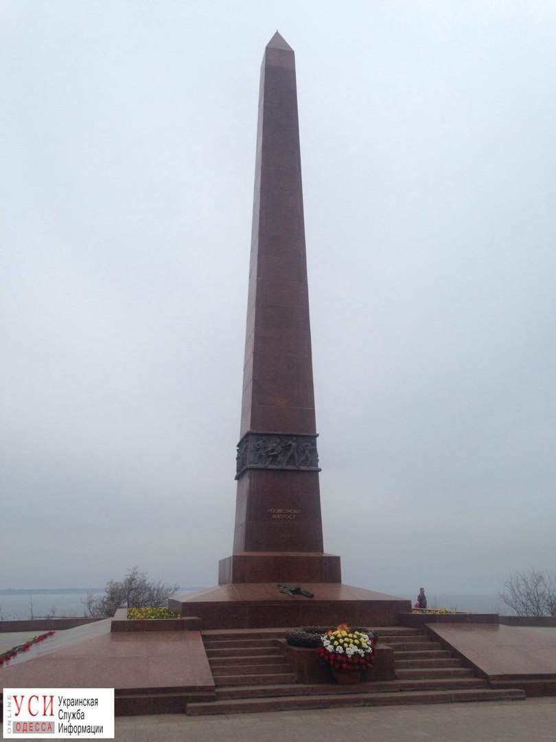 В Одессе вандалы поглумились над памятником "Неизвестному матросу" (Фото)