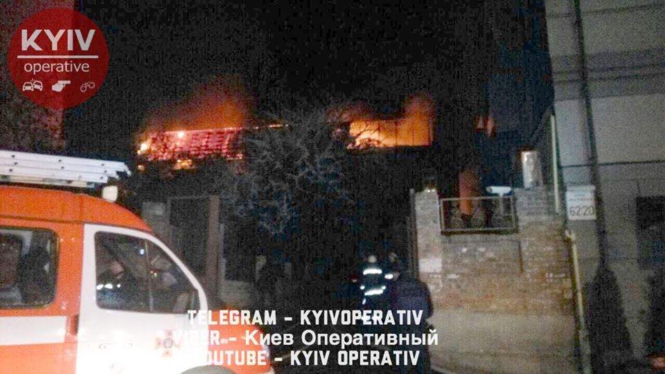 В Киеве  произошел сильный пожар, брошены огромные силы ГСЧС (Фото)