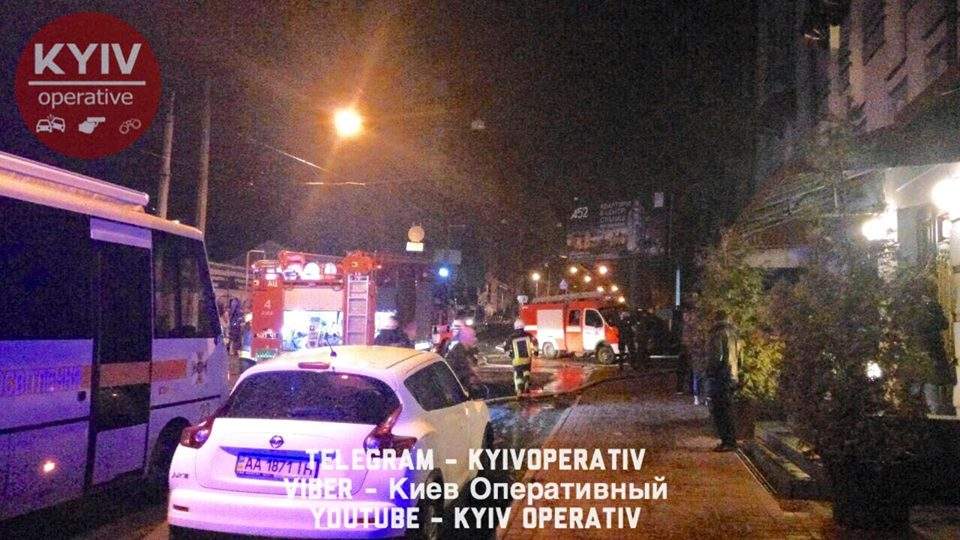 В Киеве  произошел сильный пожар, брошены огромные силы ГСЧС (Фото)