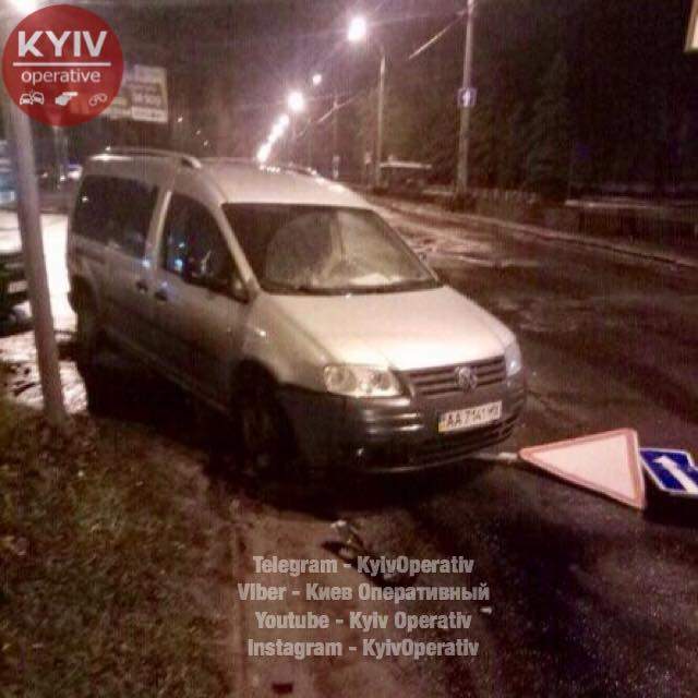 В Киеве произошло пьяное ДТП, водитель Chery  пострадал (Фото)