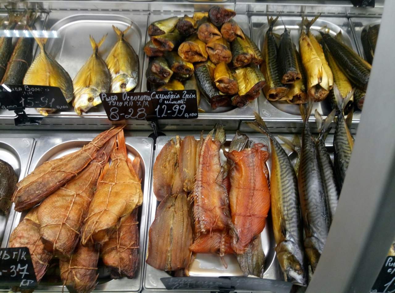 Фотофакт: в одесском супермаркете продают гнилую рыбу (фото)