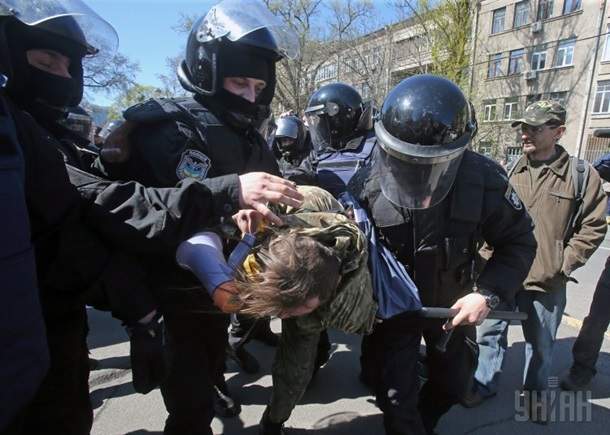 Хроника митинга под МВД: силовики атаковали мирных демонстрантов (фото)