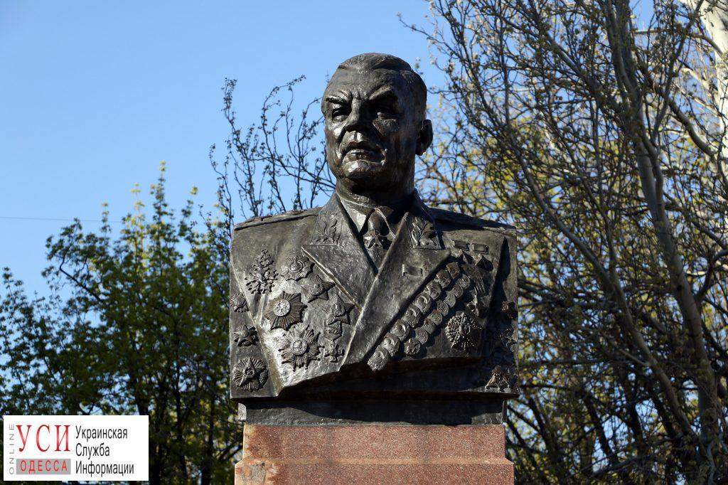 В Одессе восстановили памятник советскому маршалу Малиновскому (фото)