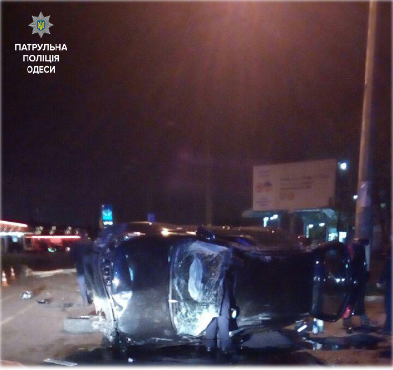 В Одессе пьяный водитель перевернул авто (Фото)