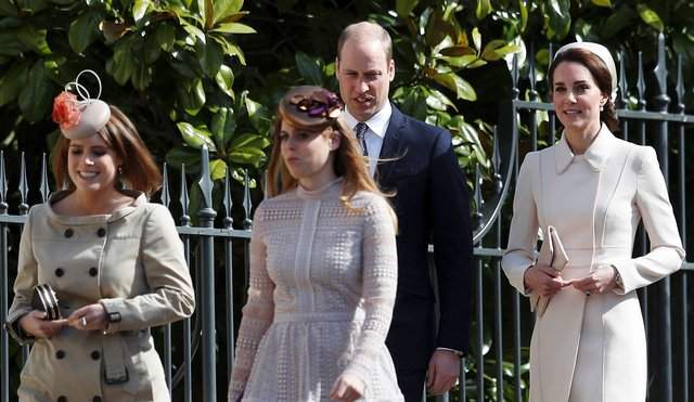 Елизавета II  -  в мятном, Кейт Миддлтон -  в белом: в чём отмечали Пасху монархи (фото)