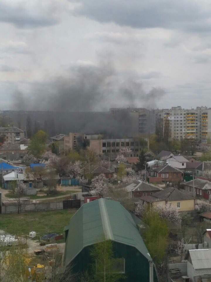 В Харькове сгорело здание заброшенной пекарни (фото)