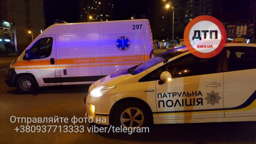 В Киеве произошло столкновение легкового автомобиля 