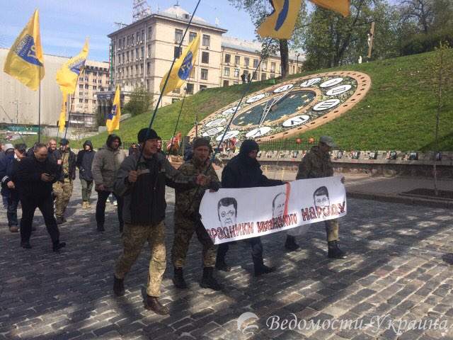 Под АП уроженец крымскотатарского народа выступил против власти: "За что вы меня уничтожаете?" (видео)