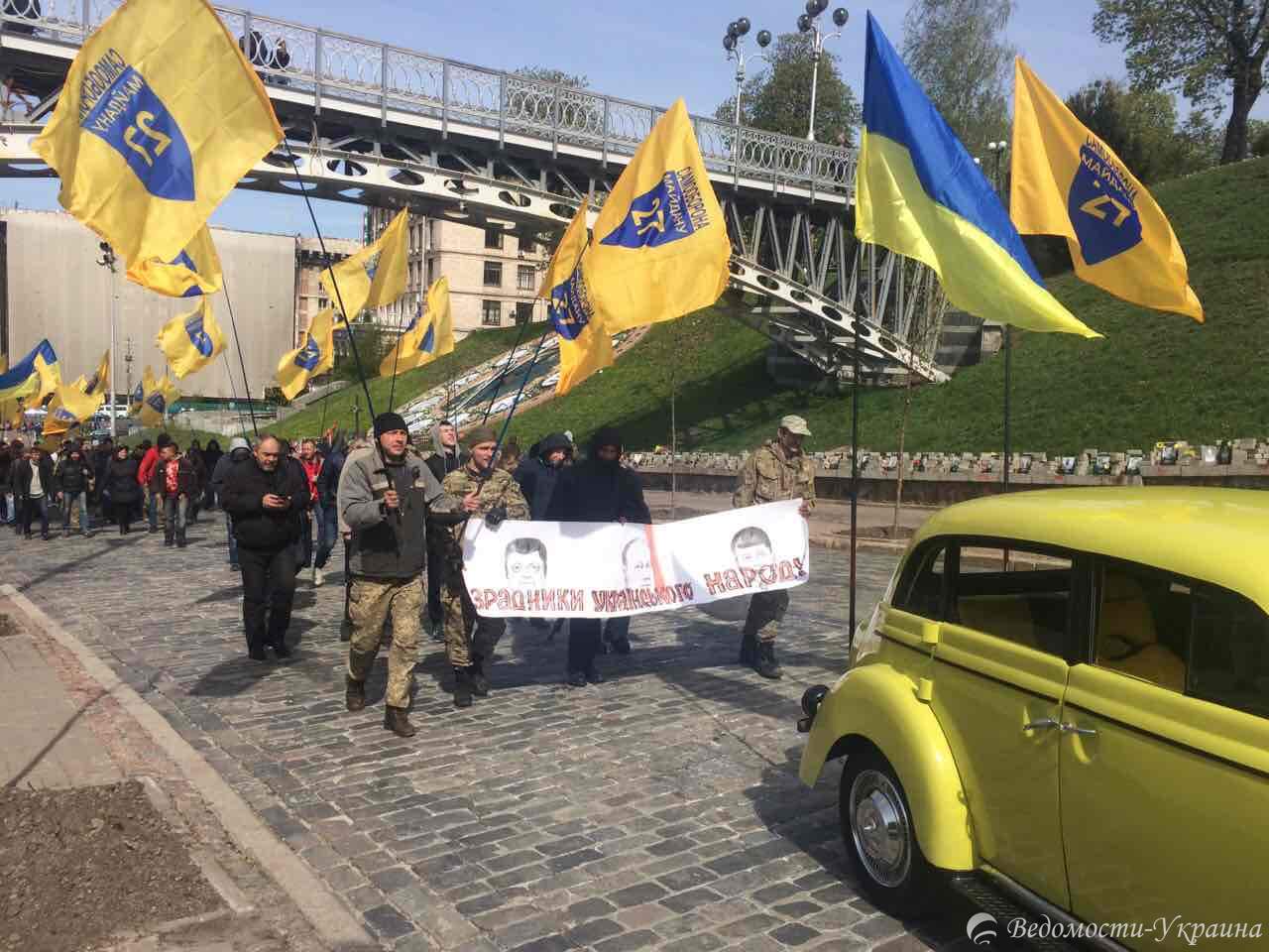 Под АП уроженец крымскотатарского народа выступил против власти: "За что вы меня уничтожаете?" (видео)