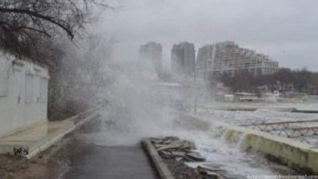 Арктический циклон в Украине: на Киевщине пробки в 10 км, в Одессе - снежный шторм (фото)