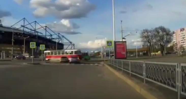 "Момент истины": в Харькове засняли "трамвайный дрифт" (видео)