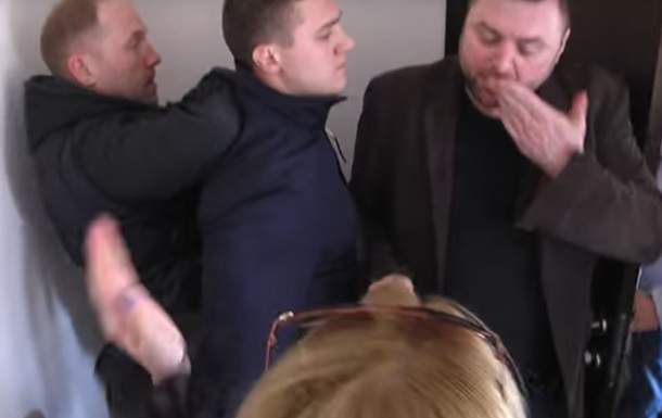 Трое на одного: как мэр Днепра избивал в своём кабинете активиста (видео)