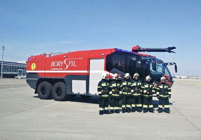В аэропорту "Борисполь" презентовали аэродромный пожарный автомобиль (фото)