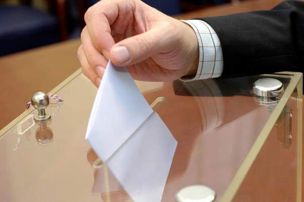 Украинцы в 19 областях отправились на выборы