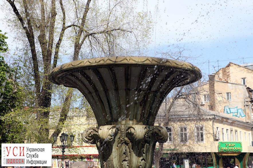 Весна, переходящая в лето: в Одессе включили все фонтаны (фото)