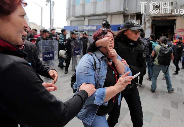 Первомай в Стамбуле: мирная демонстрация переросла в массовые стычки с полицией (фото, видео)