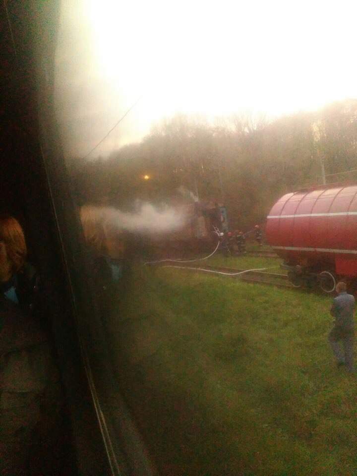 Во Львове горел вагон поезда "Укрзализныци" (фото)