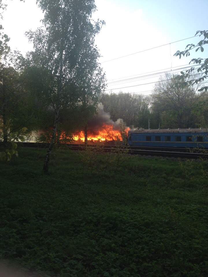 Во Львове горел вагон поезда "Укрзализныци" (фото)