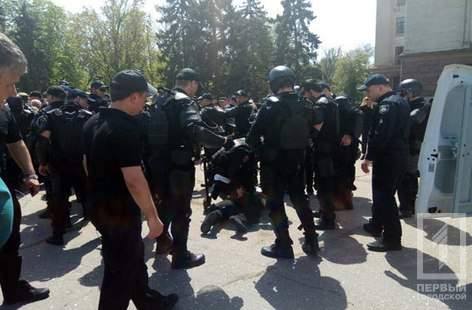 В Одессе на Куликовом поле продолжаются массовые задержания (видео)