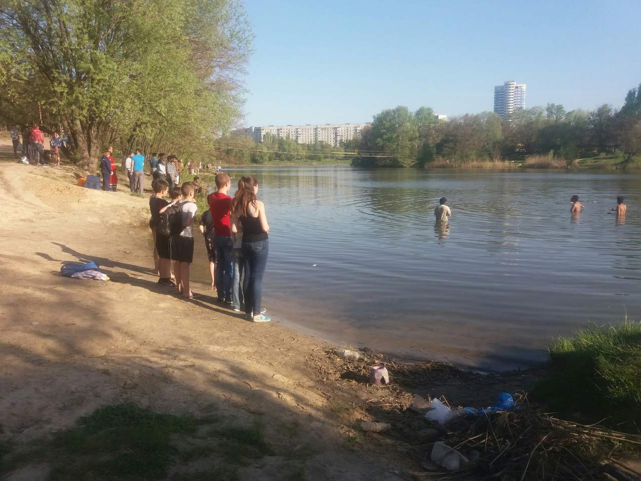 В Харькове в районе "Журавлевского гидропарка" утонул парень (фото)