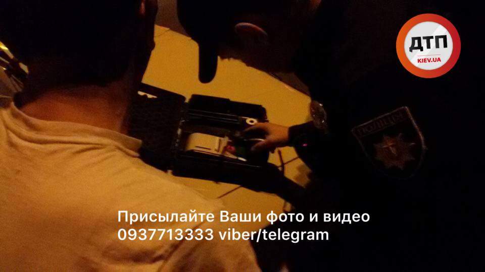 В Киеве пьяный водитель автомобиля "ВАЗ" врезался в "Шкоду" (Фото)