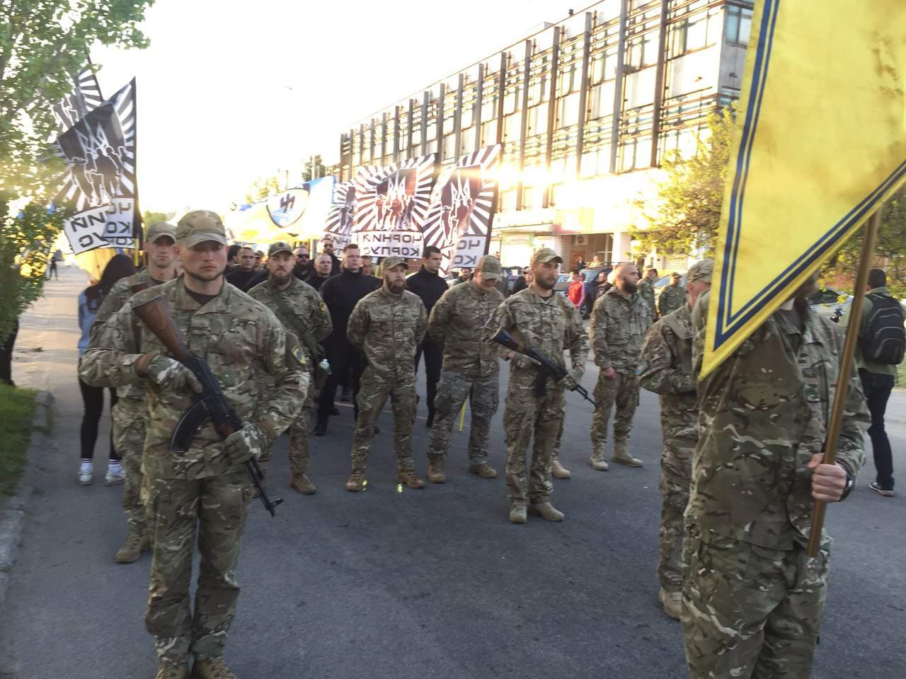 В Бердянске к третей годовщине основания полка АЗОВ прошел марш (Фото)