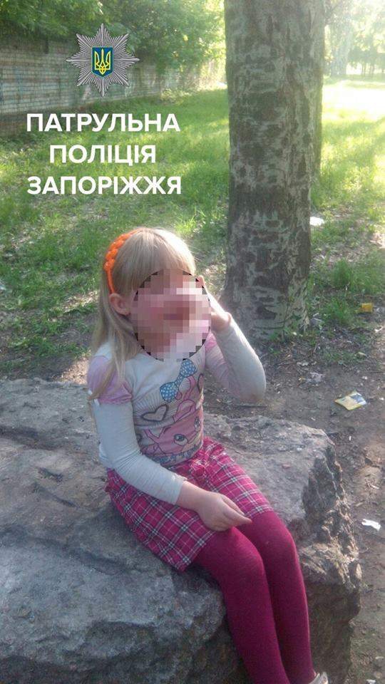 В Запорожье полиция обнаружила заплаканного ребенка среди бомжей (Фото)
