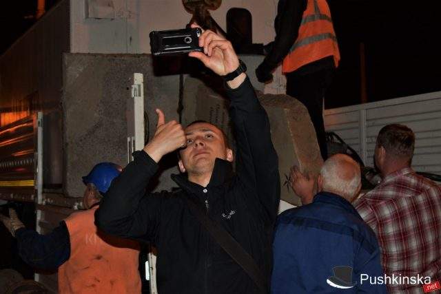 Майдановцы добились сноса памятного знака Жукову в Одессе (Фото)