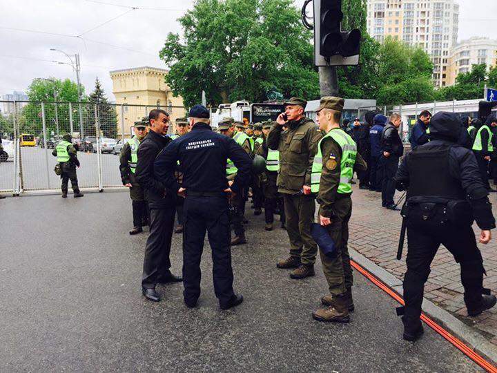 В Киеве заблокировали офис «ОУН» (фото)