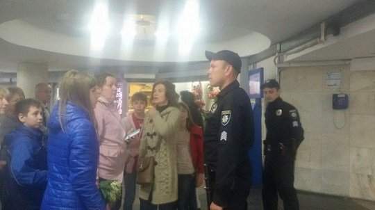 В Харькове заблокировали две станции метро из-за возможного взрыва
