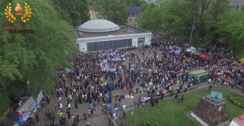 Марш "Бессмертного полка" в Киеве с высоты птичьего полёта (видео)
