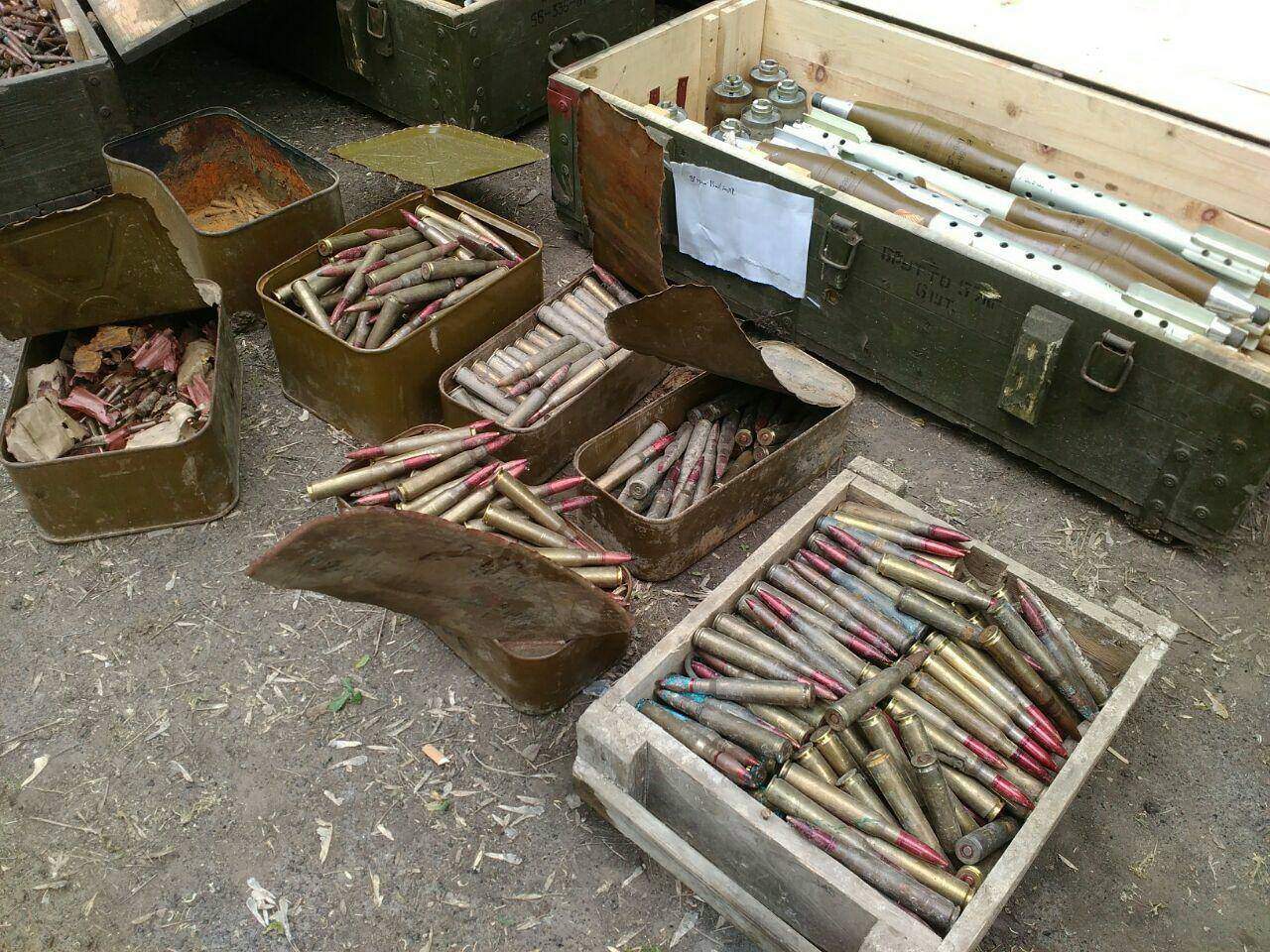 Сотрудники СБУ обнаружили схрон боеприпасов в районе АТО (фото)