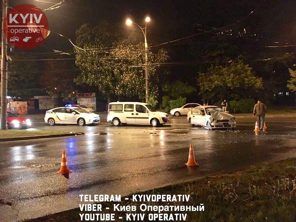 В Киеве из-за светофора произошло ДТП (Фото)