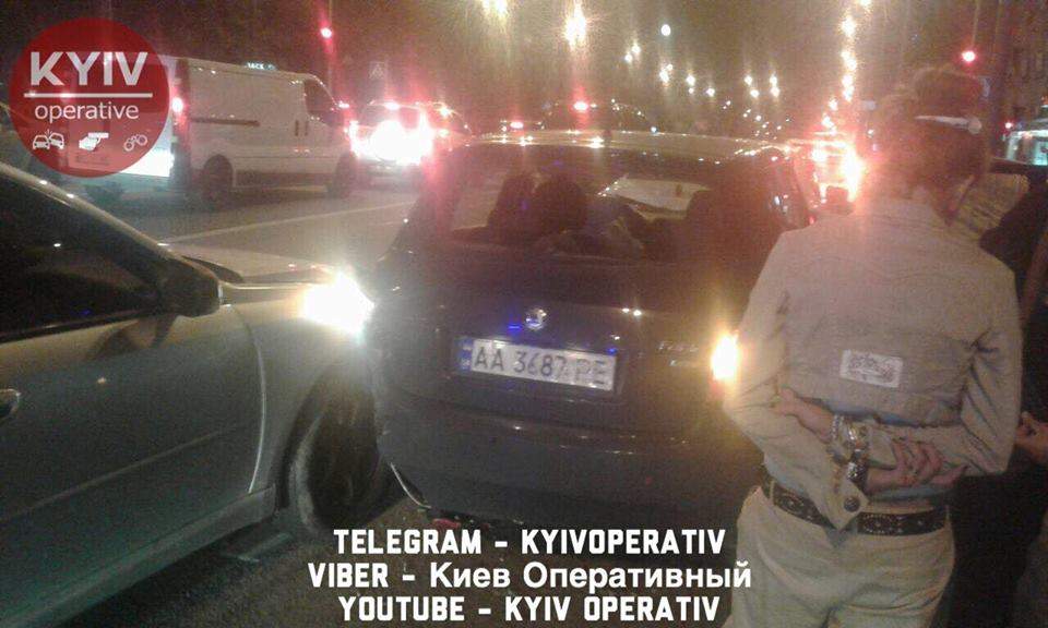 Киевлянка убегая от преследования полиции, создала двойное ДТП (Фото)