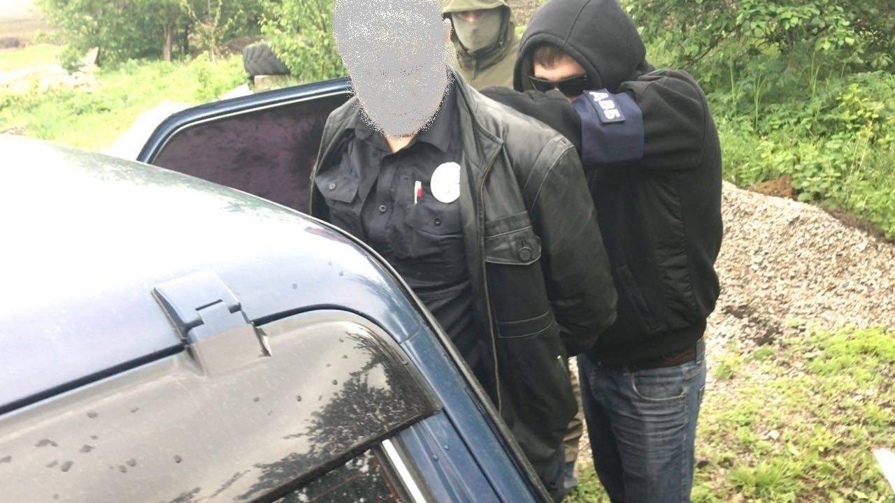 На Киевщине был арестовал сержант Нацполиции за получение неправомерной выгоды (фото)