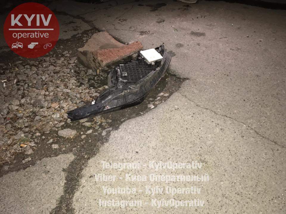В Киеве пьяный гонщик влетел в штрафстоянку (Фото)