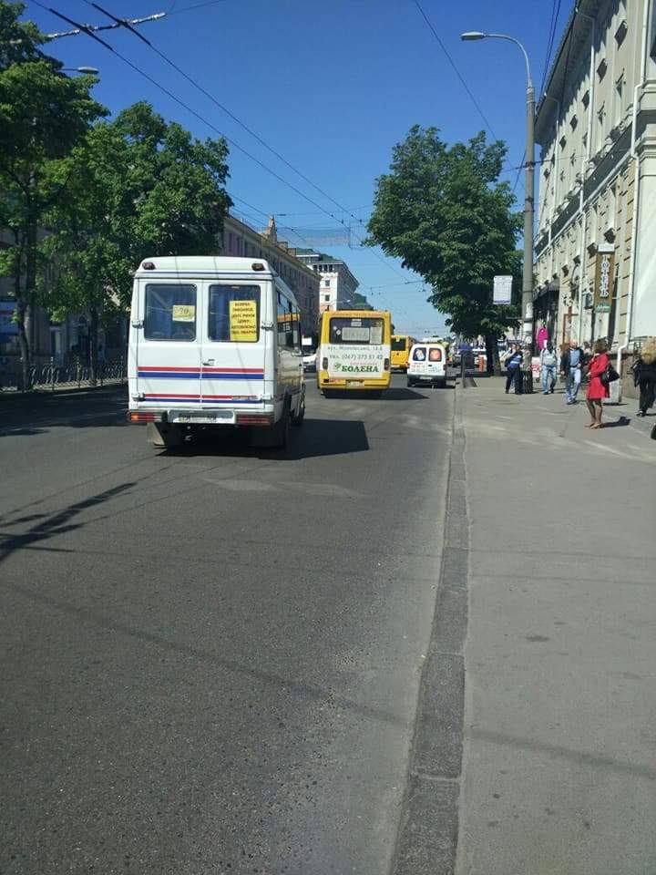 В Ровно можно проехаться на маршрутке с дырками в полу и со сломанными сиденьями (Фото)