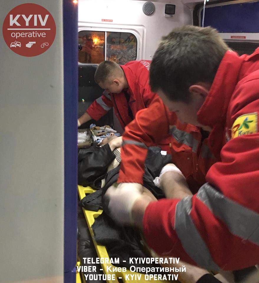 В Киеве водитель Volkswagen сбил нетрезвого пешехода (Видео, фото)