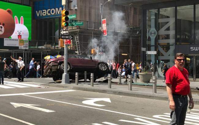 В Нью-Йорке автомобиль въехал в толпу пешеходов: пострадали 13 человек (фото, видео)