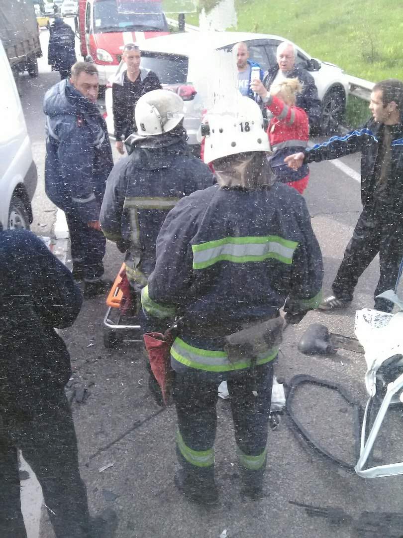 В Харькове произошло масштабное ДТП с пострадавшими (Фото) 
