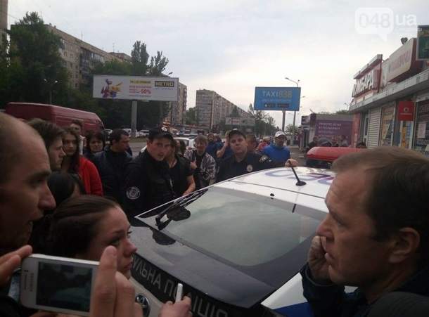 В Одессе патрульные полицейские на скорости протаранили "Mercedes": есть пострадавшие (фото, видео)