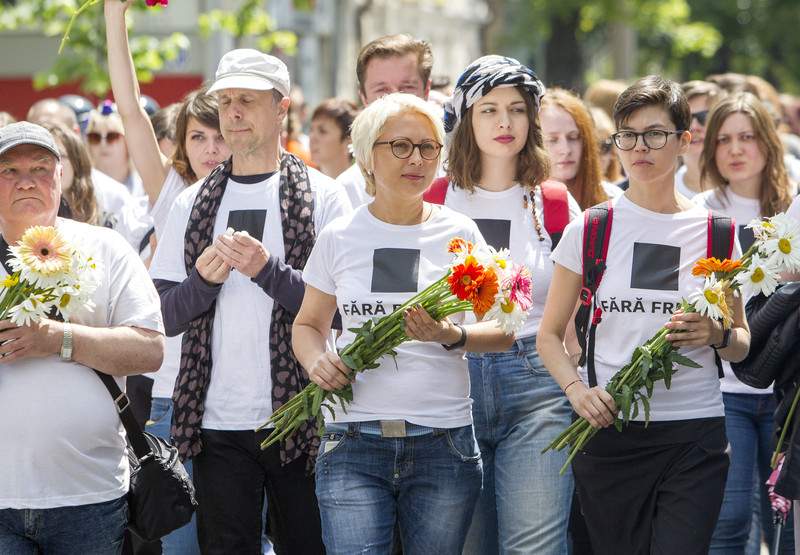 В Молдове произошли столкновения между представителями ЛГБТ и церкви (Фото)