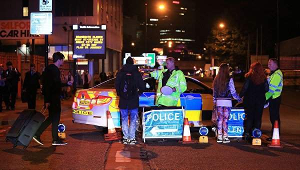 В результате взрывов в Манчестере погибли не менее 20 человек, еще 100 ранены (Видео)