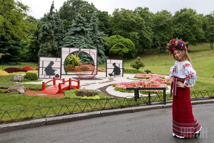 Пагода, сад камней и чайная церемония: в Киеве открылся японский цветочный фестиваль (фото)