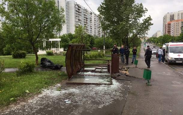 В результате сокрушительного урагана в Москве погиб украинец (фото)
