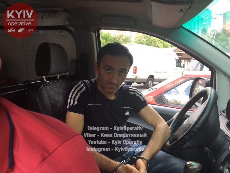 В Киеве с поличным поймали банду преступников со "сканером" (фото)