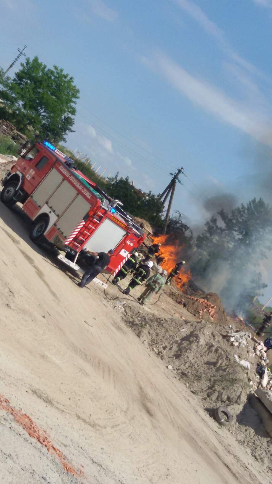 Масштабный пожар во Львове. Горит мусор (Фото)