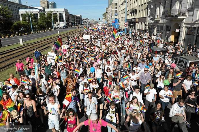 В польской столице провели массовый парад ЛГБТ (Видео)