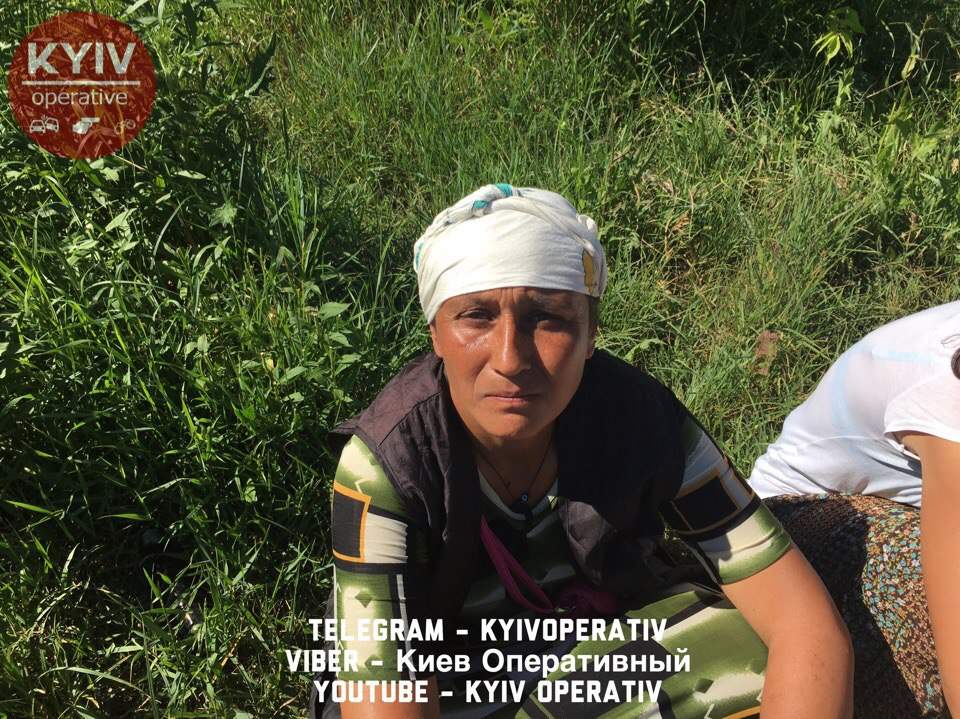 В Киеве табор цыган напал на пожилую женщину и украл у неё золото (фото, видео)