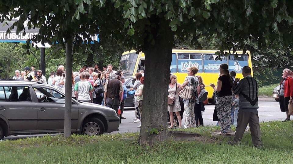 Мусорный коллапс: во Львове жители принялись перекрывать дороги (фото)